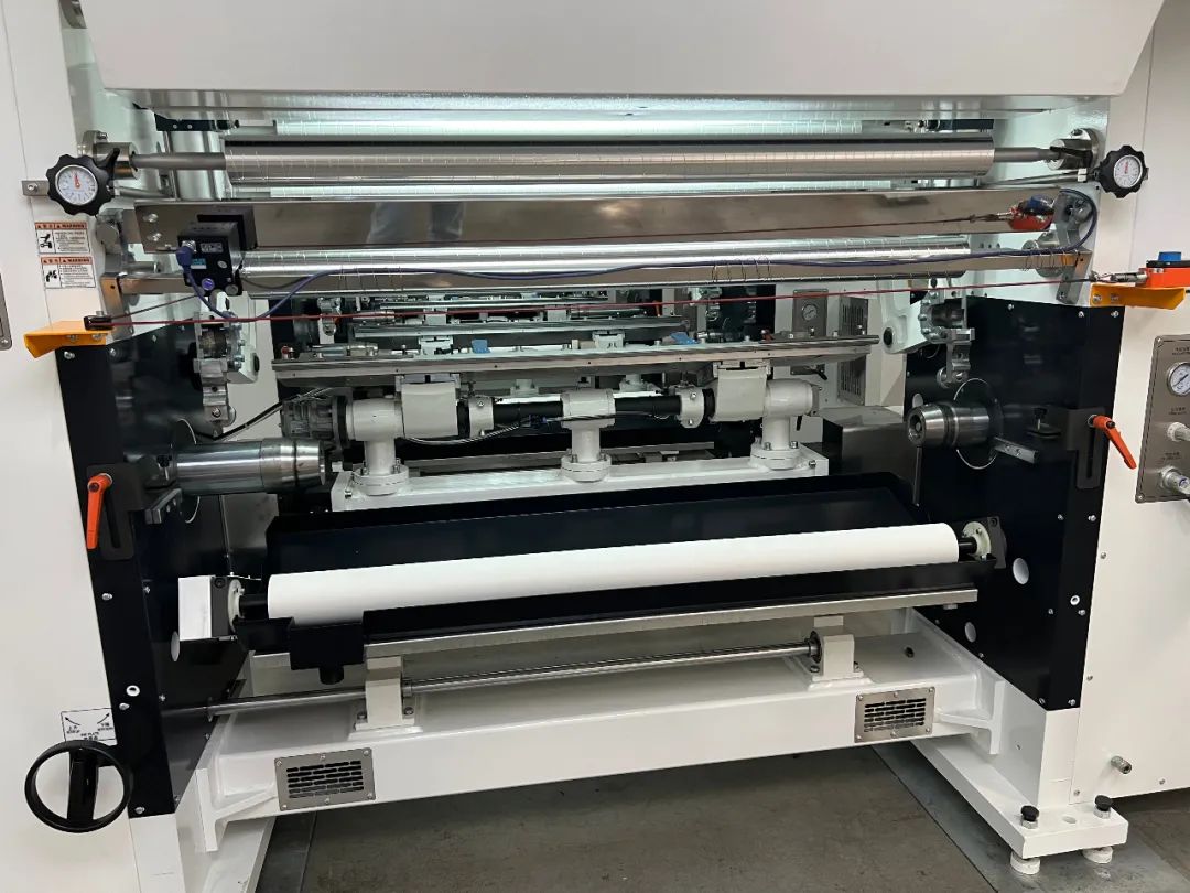 干式復(fù)合機(jī)5 干式復(fù)合機(jī)5